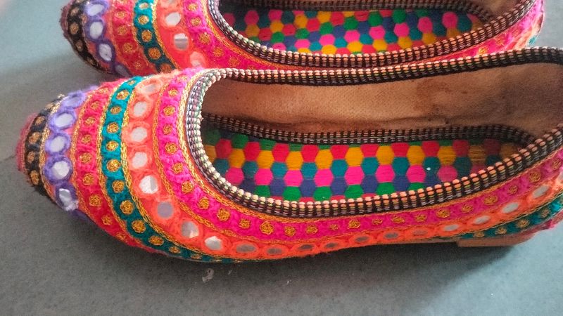 Multicolored Beautyful Ethnic Jutti