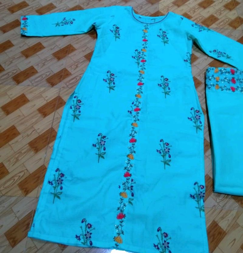 Brand New Kurta And Pant Set With Embroidery Design. Medium Size , turquoise color,