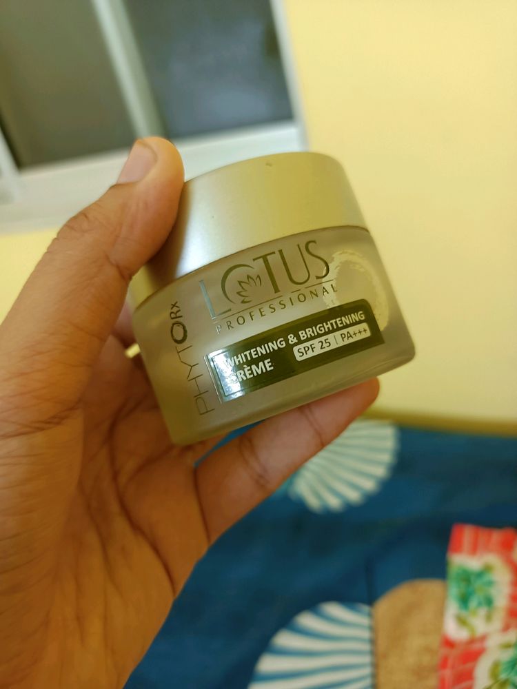 Lotus Professional Whitening And Brightening Cream