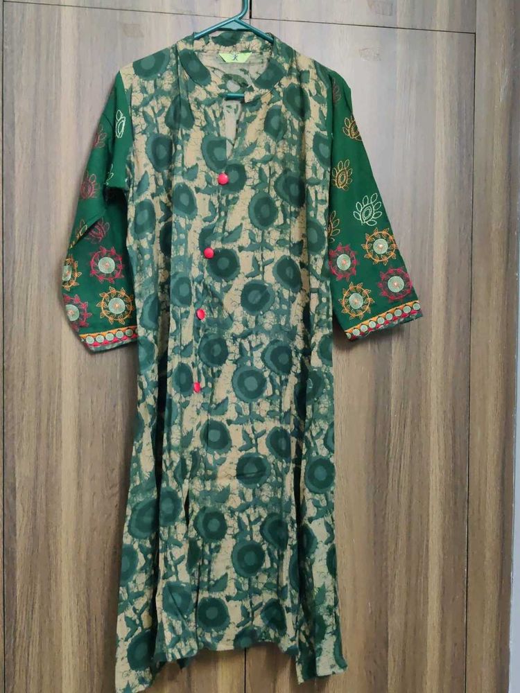 Embroidered And Printed Dark Green Kutra