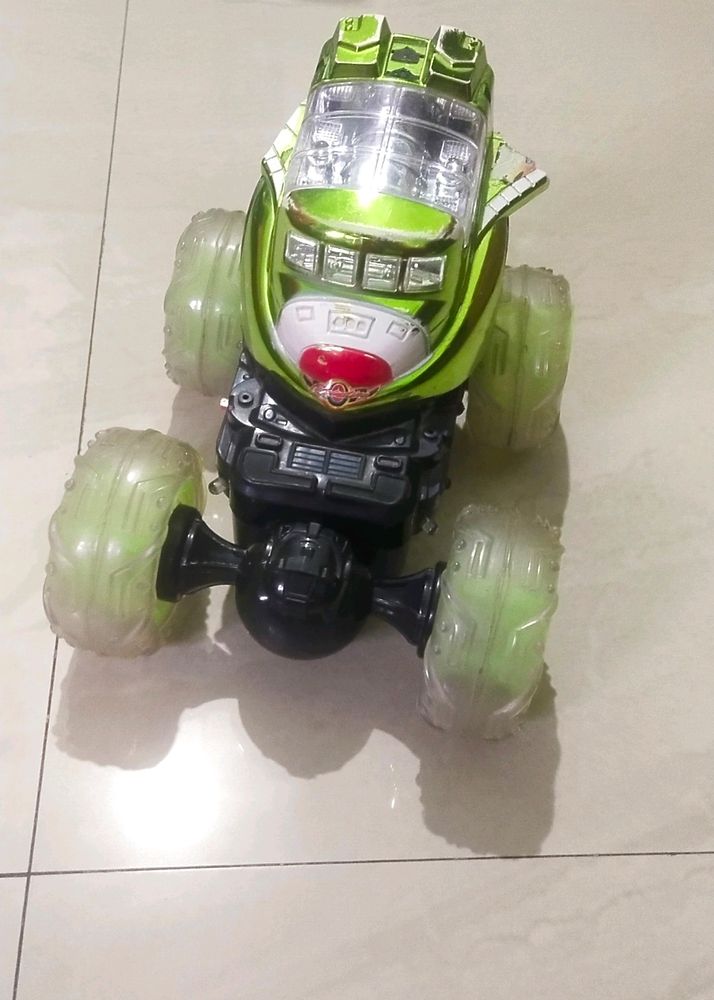 Movable Green And Black Toy Car