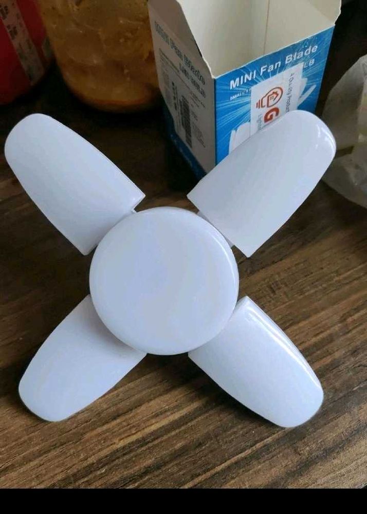 4pic Fan Light