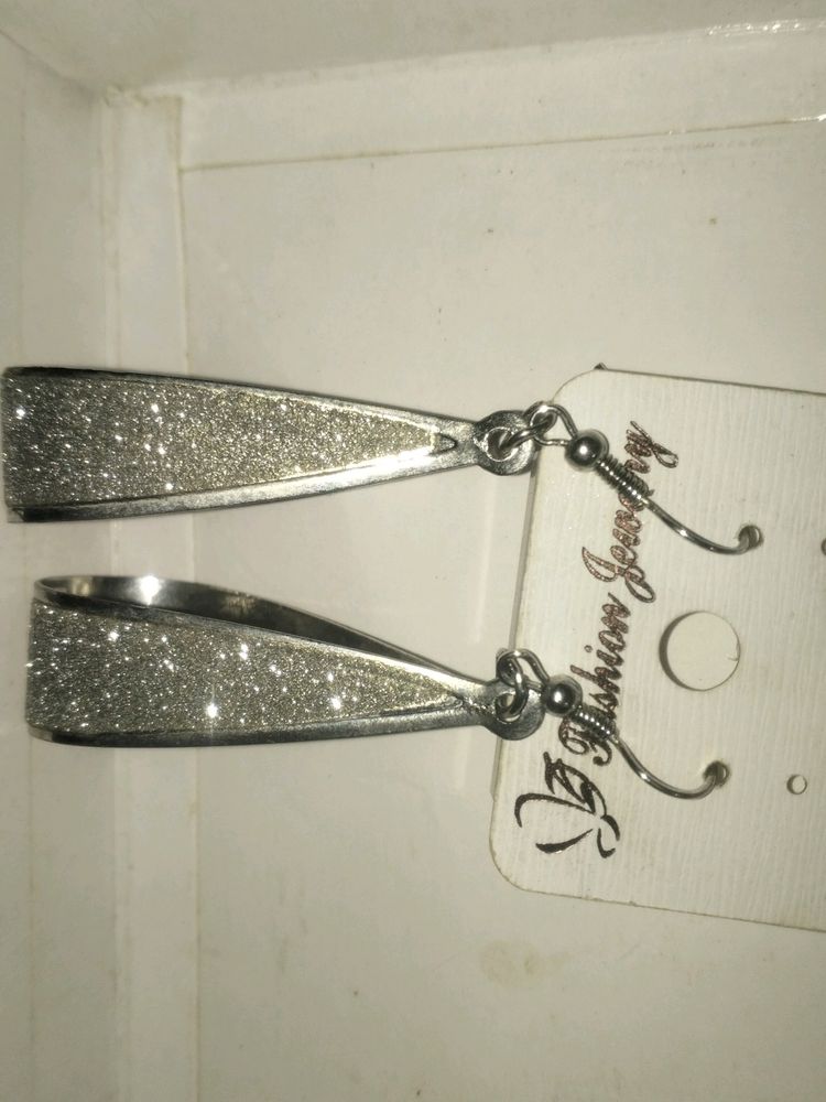 White Sparkling Earrings