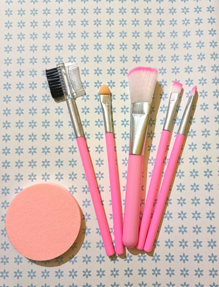 Makeup Brush Set With Powder Puff 💫