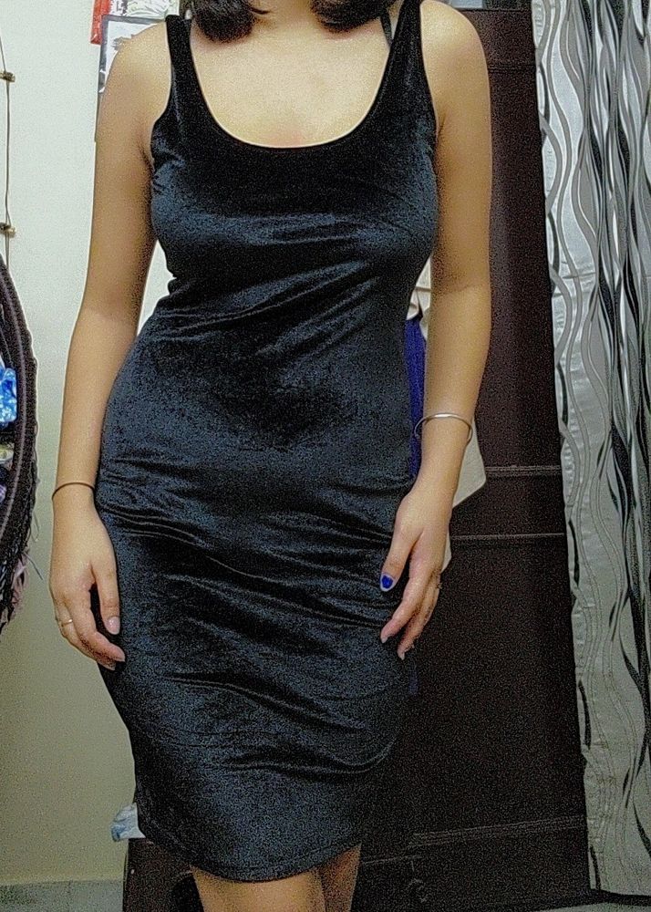 Basic Velvet Black Dress