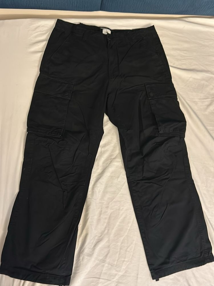 Black Relaxed Fit Cargos (mens)