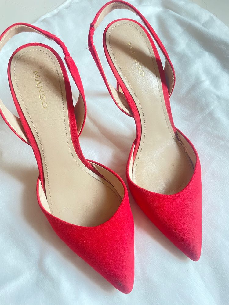 Mango Women Red Solid Pumps