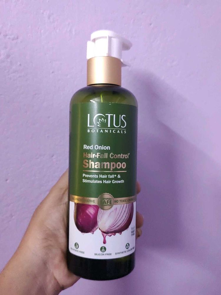 Lotus Botanicals Shampoo+With Freebie😍