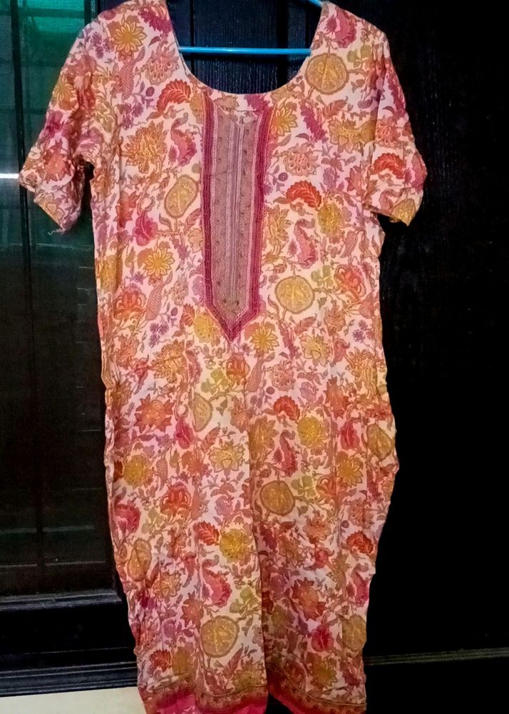 Traditional Floral Print Kurta Set with Embroidere