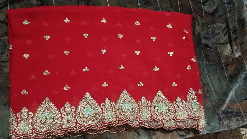 red dupatta