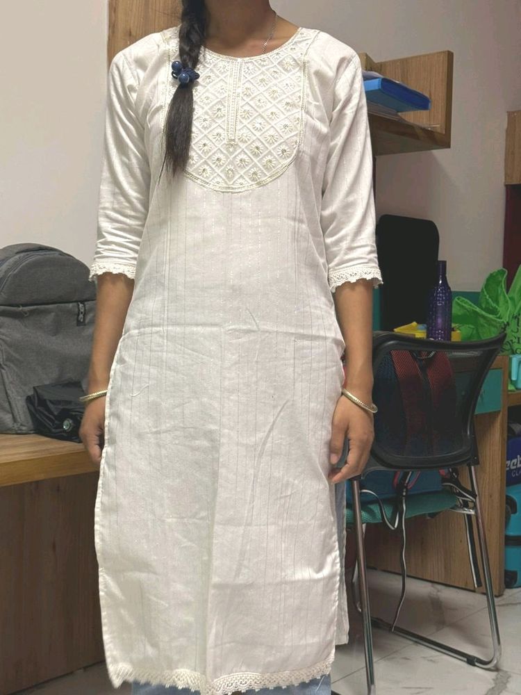 White 🤍 Kurti