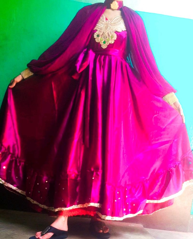 Beautiful Handmad only gown with stylish sleeves