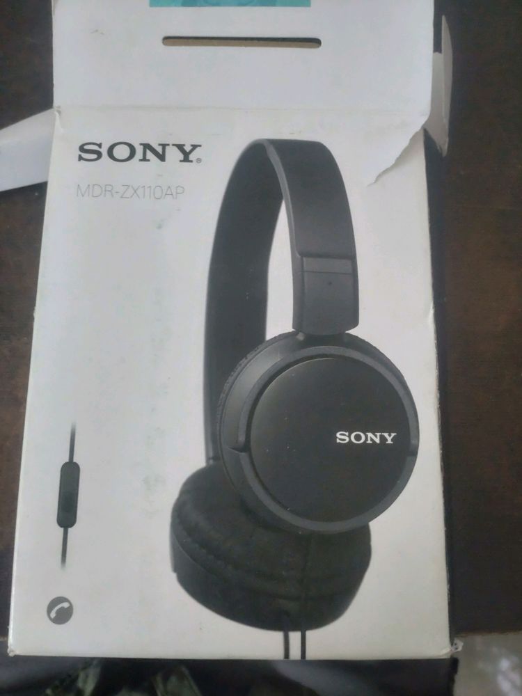 Sony WIRED HEADPHONES NEW