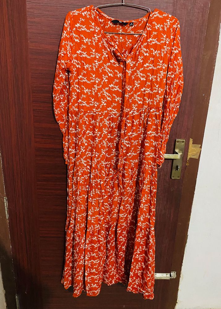 Beautiful Maxi Dress Size M. Never Used. But No Ta