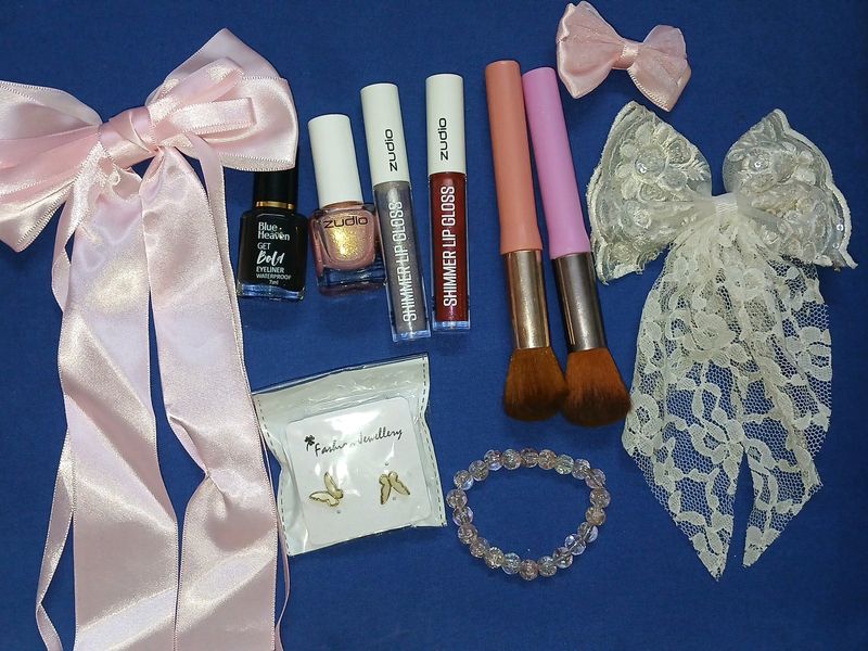 COMBO (Lipgloss, Blush Brushes, Bows, Earrings