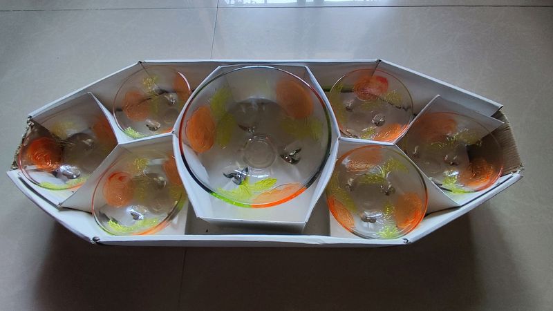 7 Glass Bowl Set.