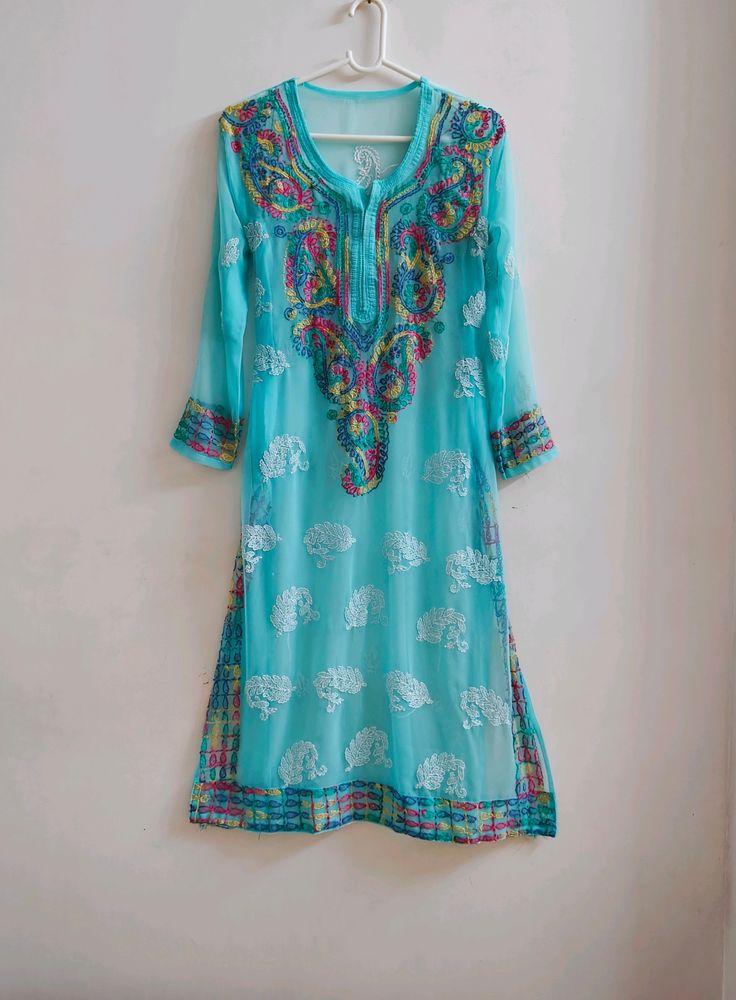 💦Chikankari Aqua Blue Kurti (Margin Present)