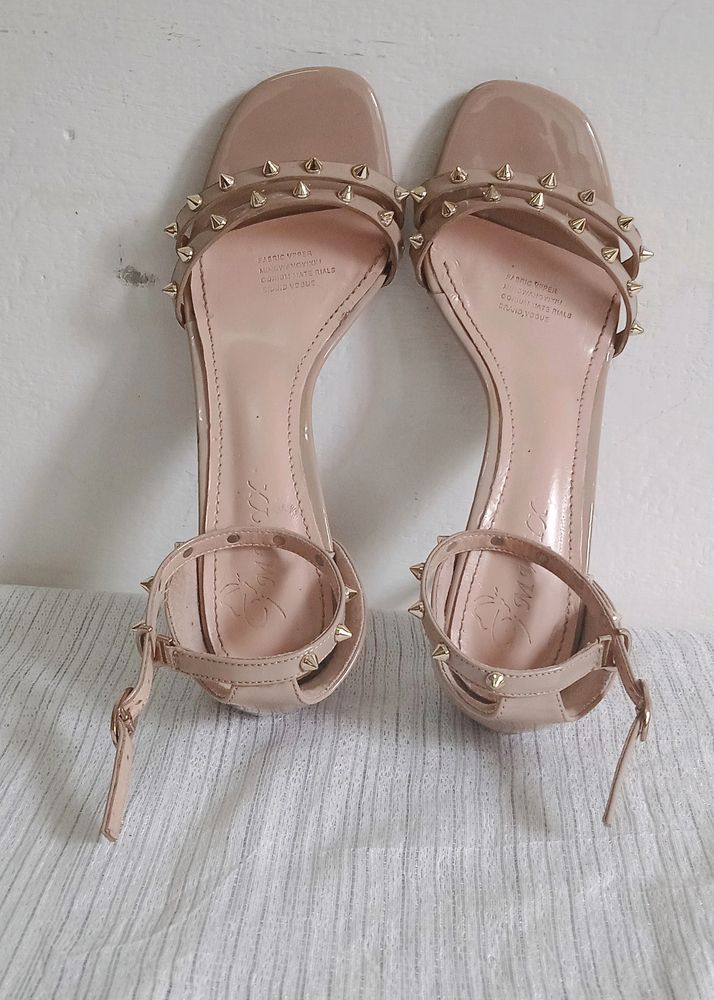 Nude Heel.