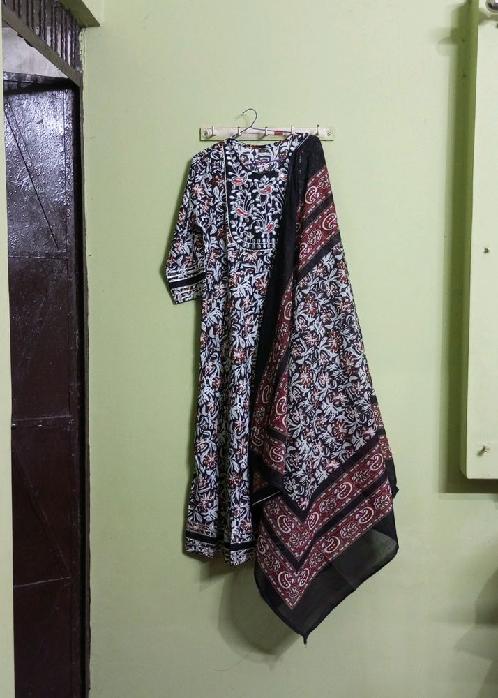 New/Unused A Line Kurti With Dupatta And Pant