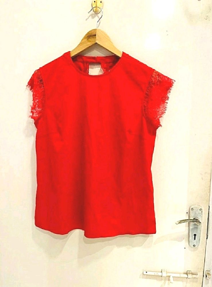 Veromoda Beautiful Top With Nice Lace Detailing