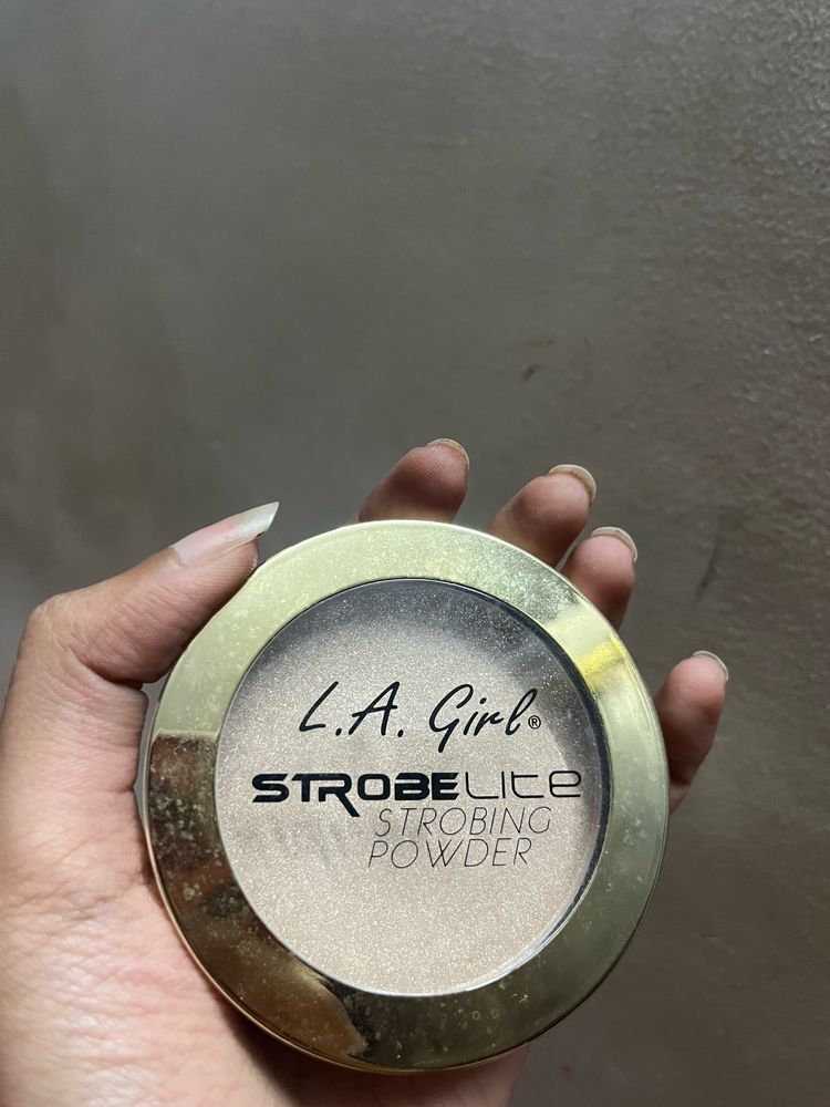 L.A.Girl Strobe Lite Strobing Powder🎀🩷