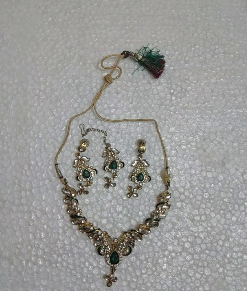 A artificial Jewellery Set