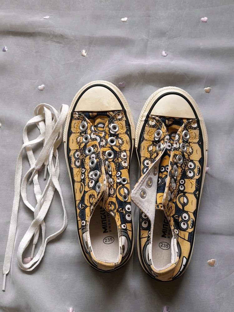 Minion Print Converse