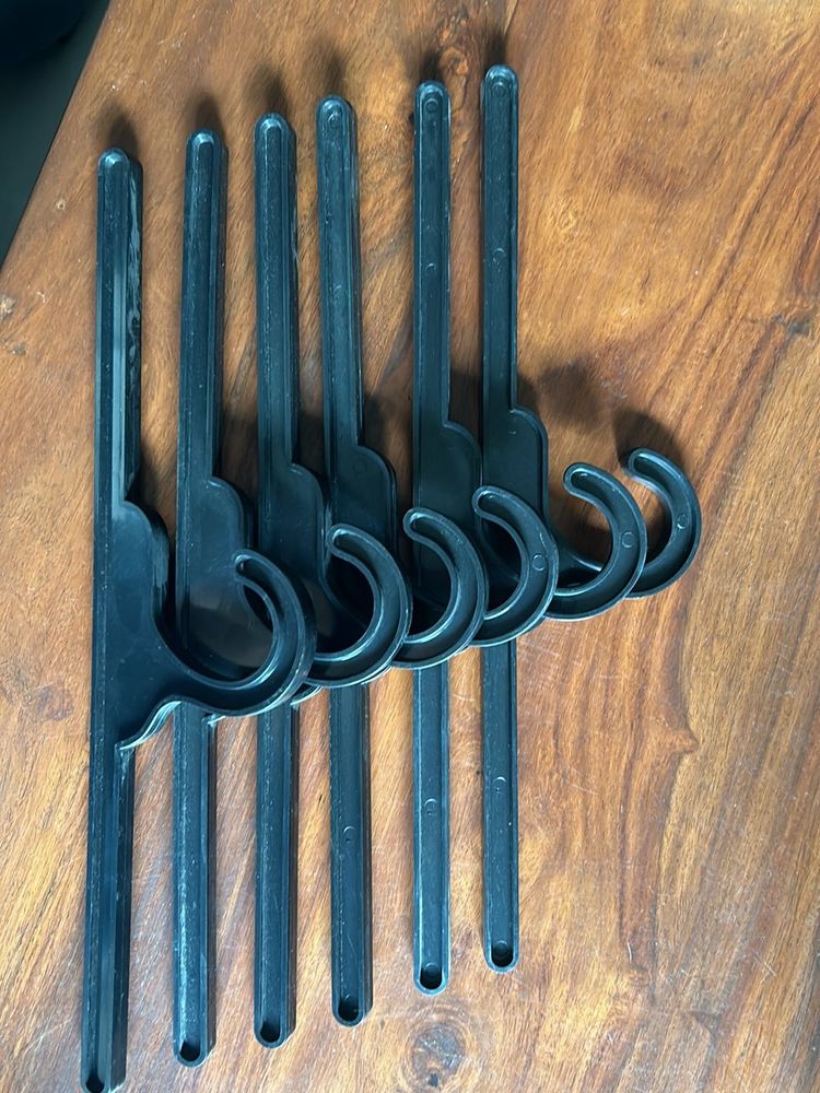 24 Pcs Black PP Hangers 30cmx7.5cm - New