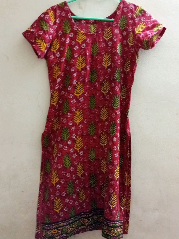 Kurta Dupatta & Salwar Set No flaws at all. In good condition.