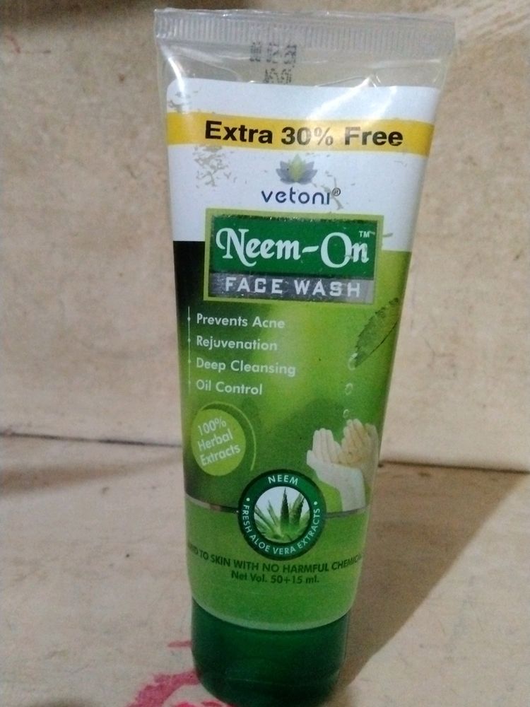 GLOW NEEM FRESHNESS FACEWASH