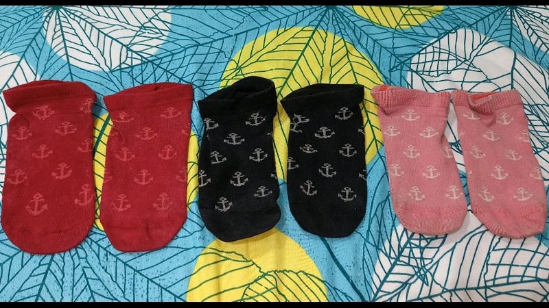 3 Different Coloured SOCKS