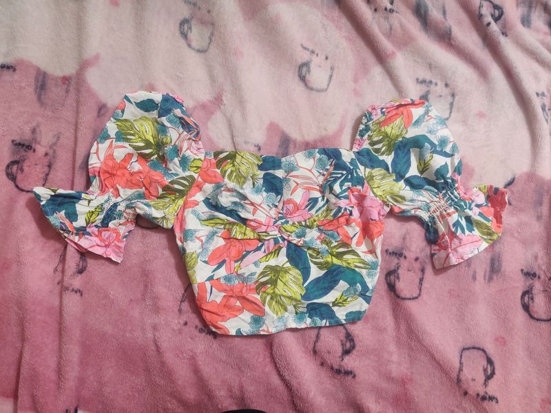 Cute Floral Top ( PRICE DROP)