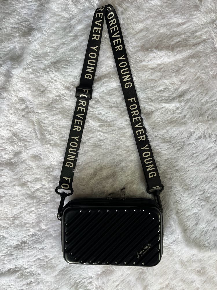 FOREVER YOUNG SLING BAG