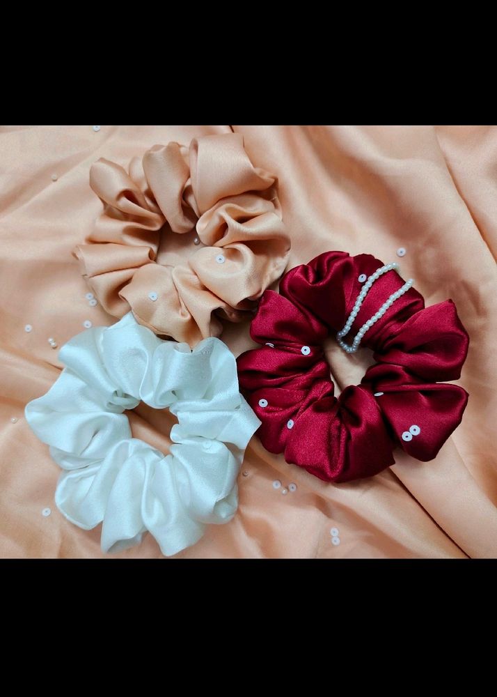 3 Multicolour Scrunchies (60 rs /-)