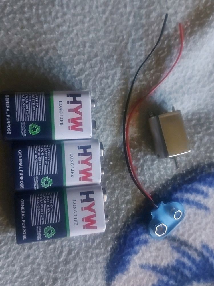 3 HYW BATTERIES WITH Attacher And A Motor