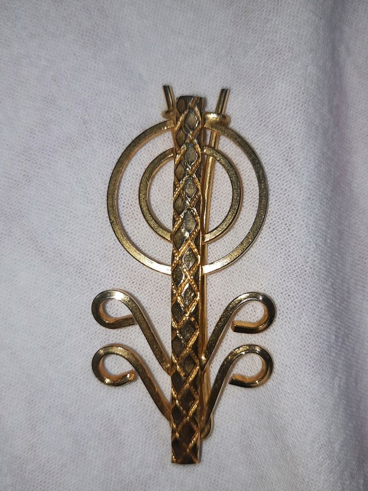 Golden Saree Pin