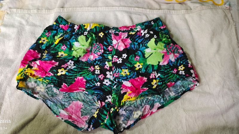 CUTE FLORAL PRINT SHORTS