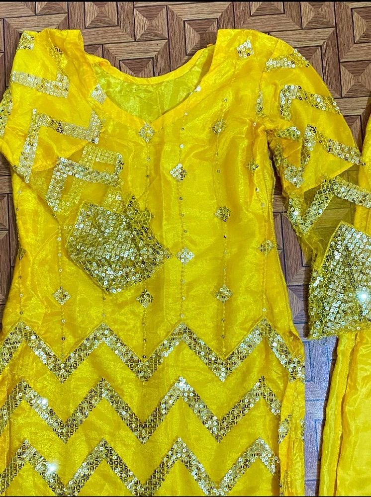 Beautiful Sequen Suit And Plazo 💛