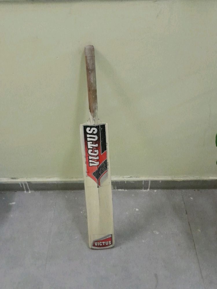 Victus Cricket Bat IN Good Condition