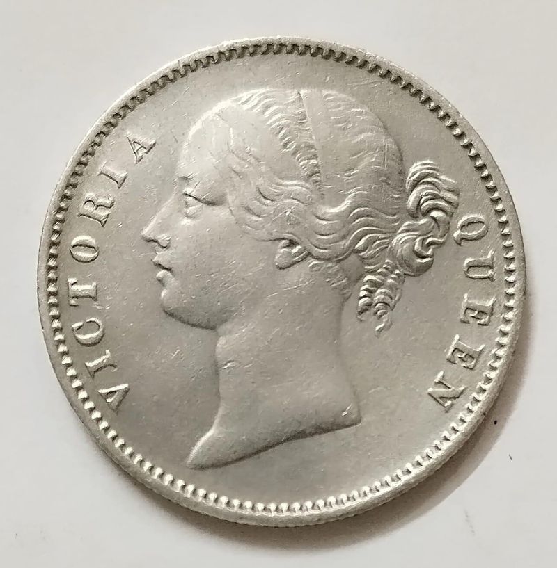 One Rupee 1840 Victoria divided