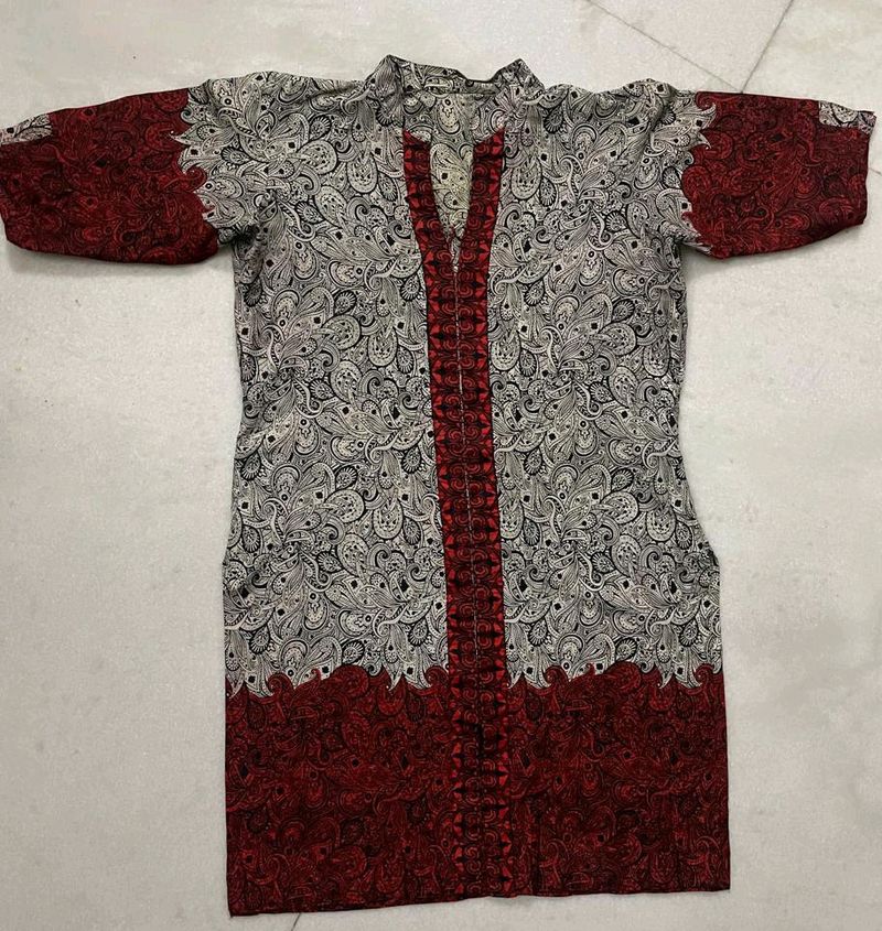 Red And White Motif Printed Kurta