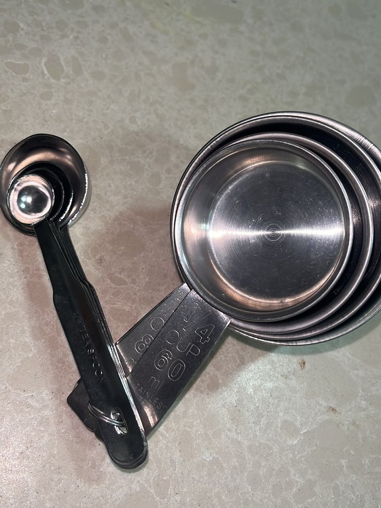 Measuring 4 cup set and spoon