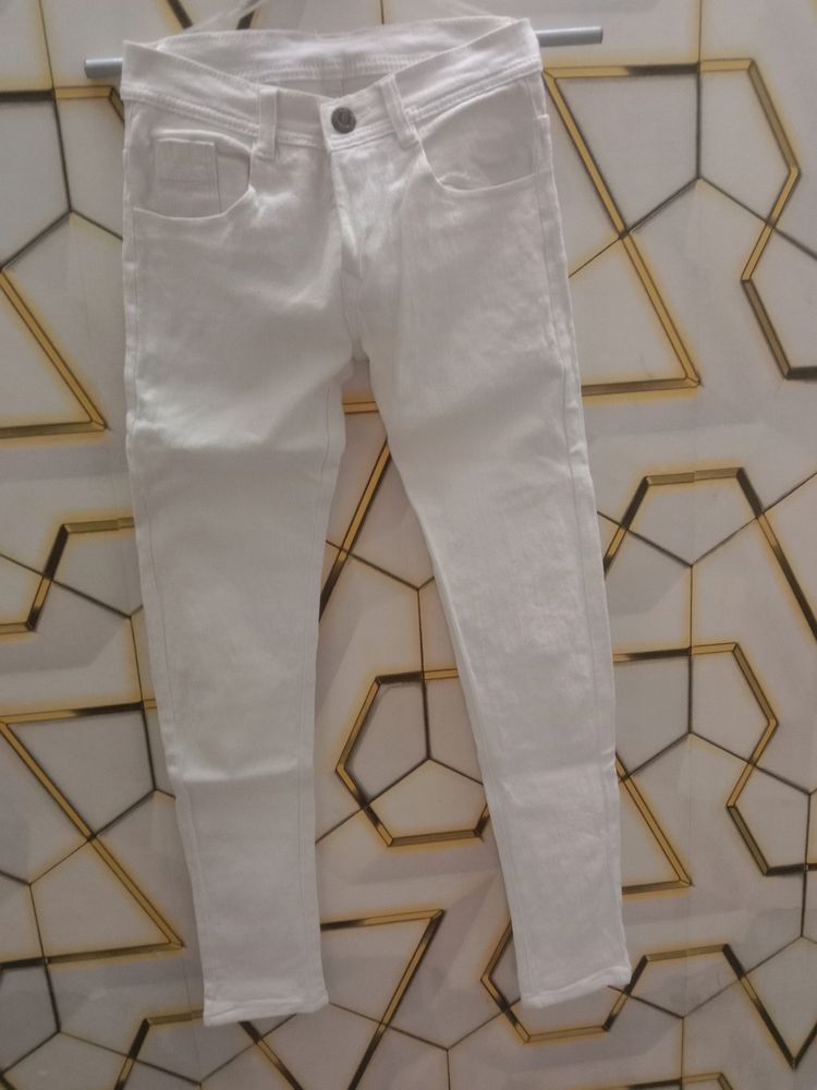 WHITE JEANS