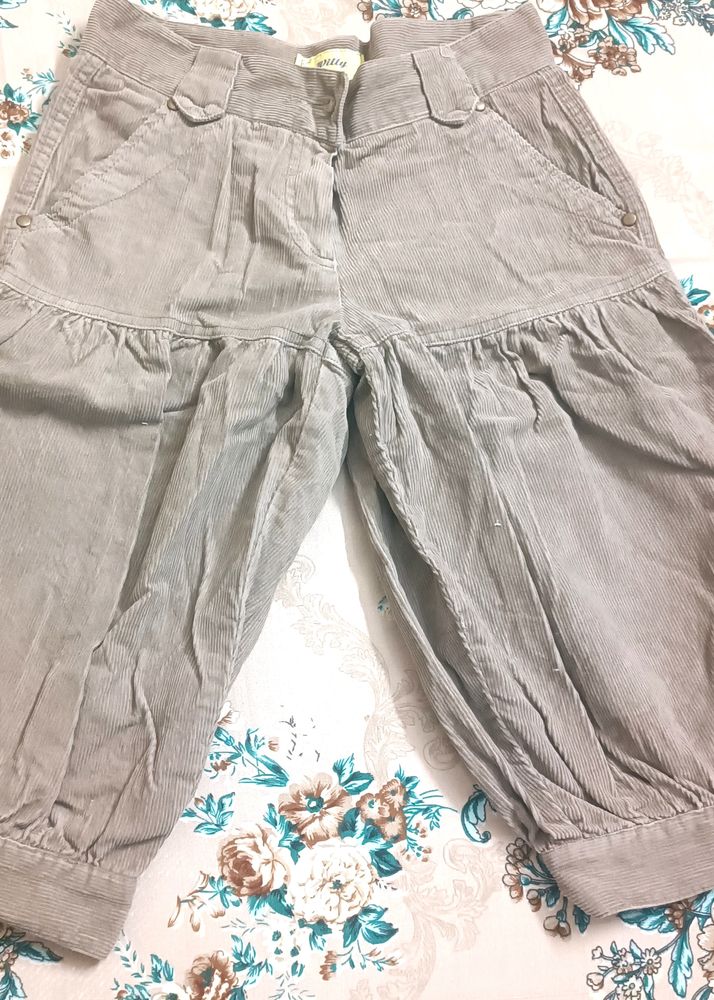 Unique Stylish Shorts Come Capri