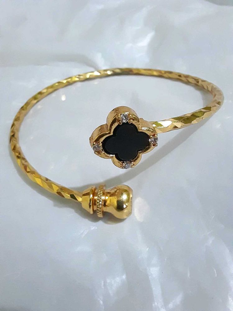 Gold Clover Bracelet