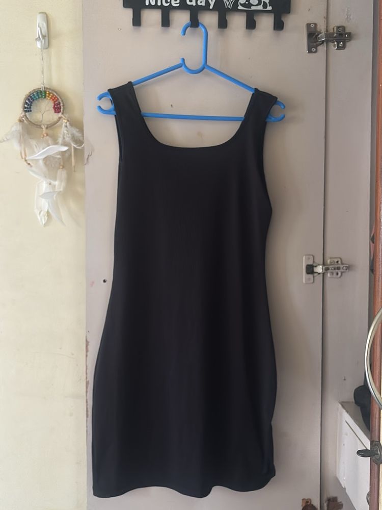 Ribbed Black Sleevless Dress