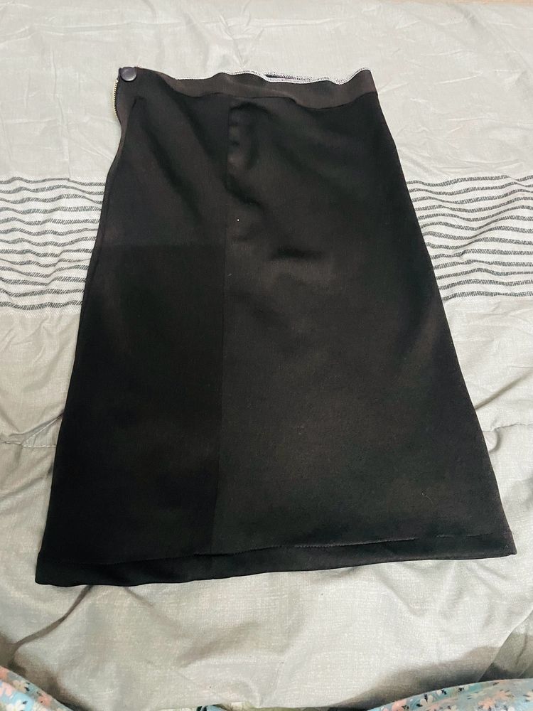 Black color skirt