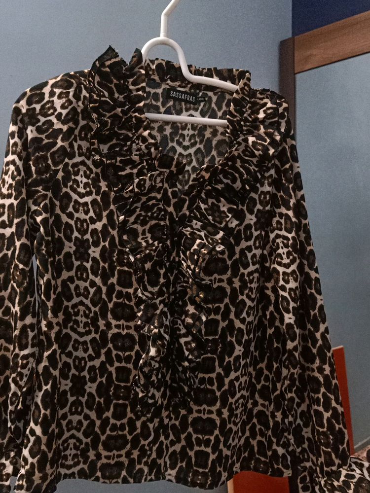 Sassafras Cheetah Printed Top Size Large