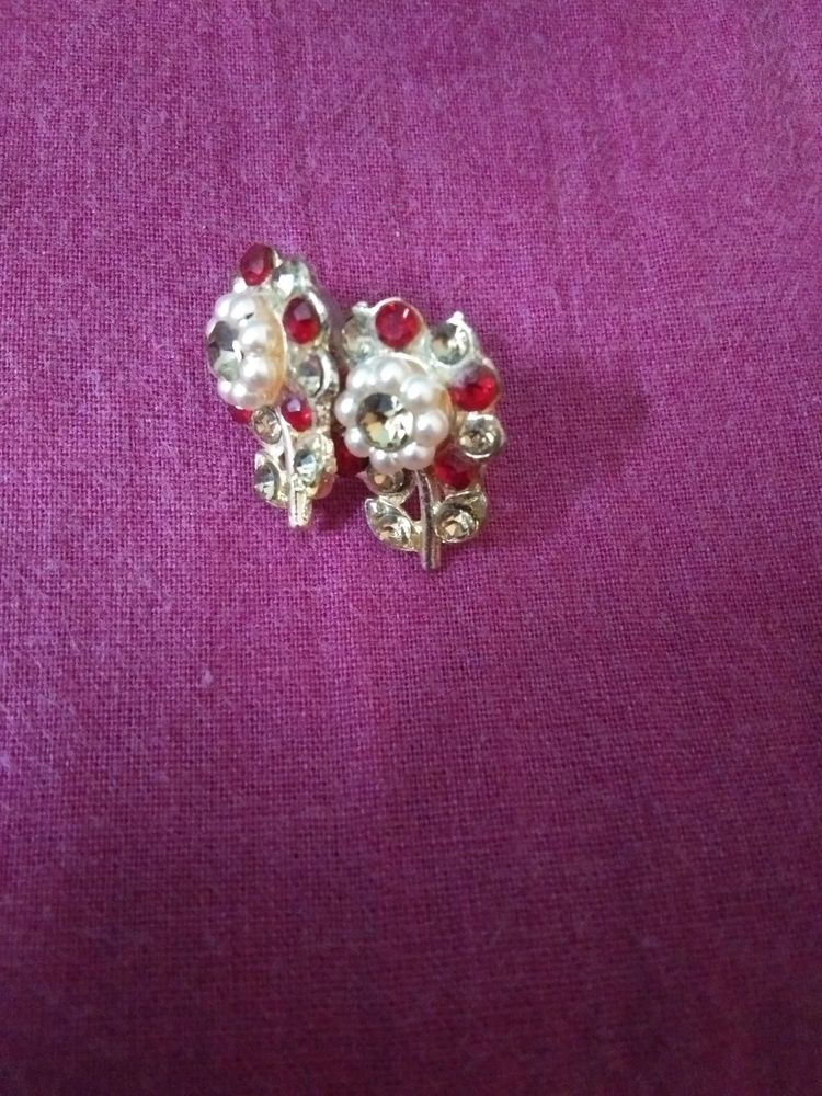 Brand New Adorable Flower Shaped earrings