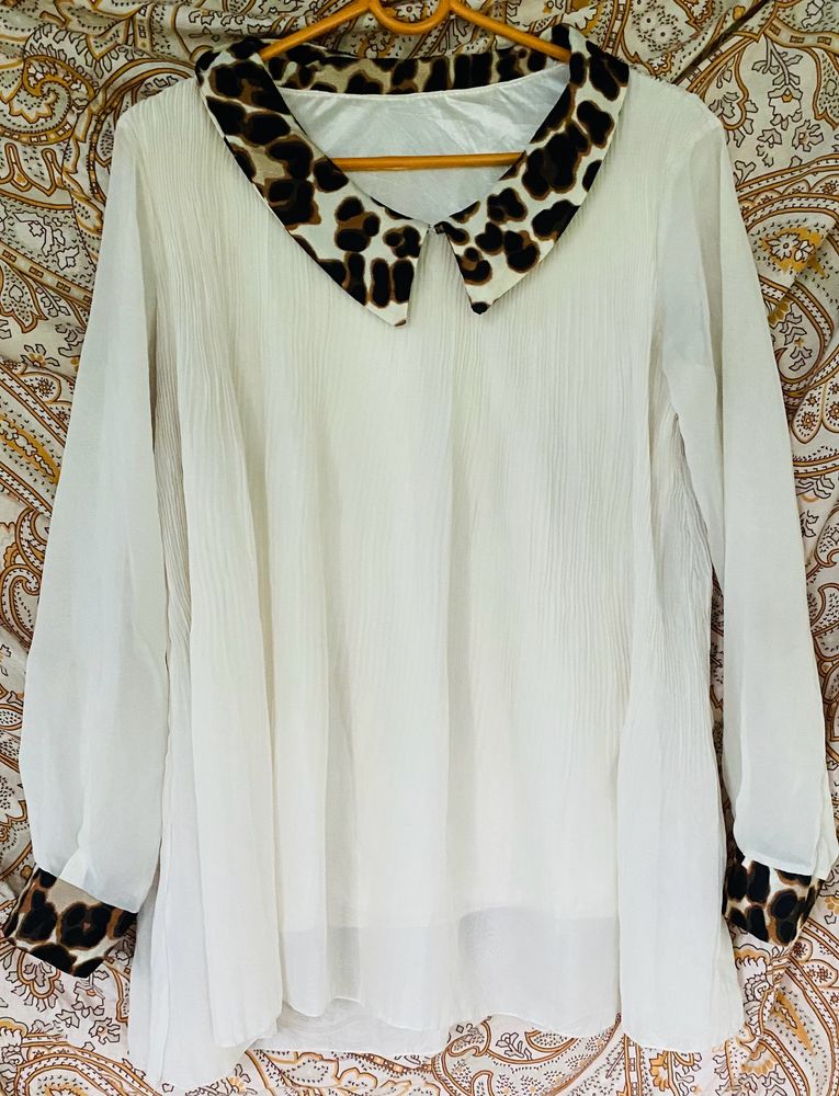 **Leopard Print Collar Top**